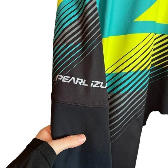 Pearl Izumi v neck fleece patterned sweater. Size medium - Picture 7 of 11